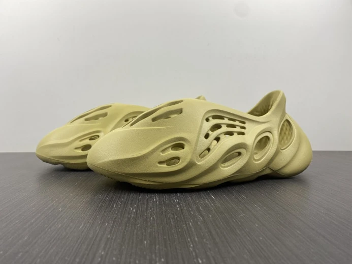Adidas Yeezy Foam RNNR Sulfur GV BestValue 387