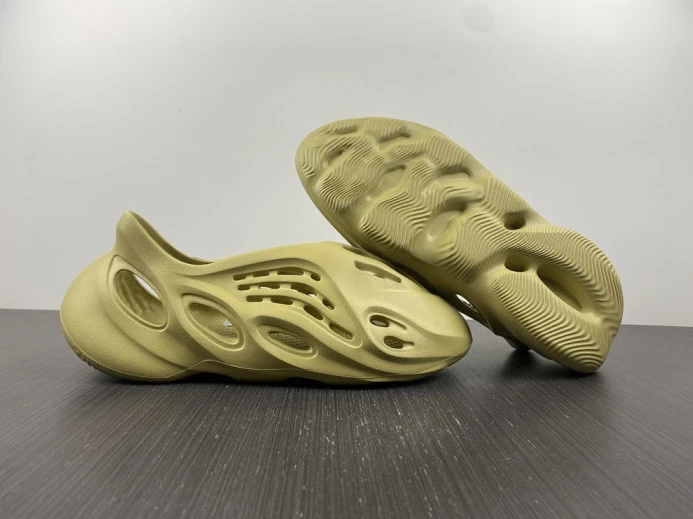 Adidas Yeezy Foam RNNR Sulfur GV BestValue 387