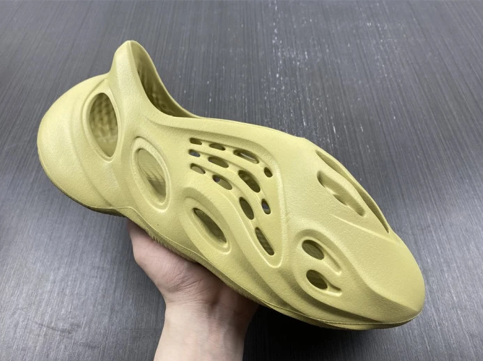 Adidas Yeezy Foam RNNR Sulfur GV BestValue 387