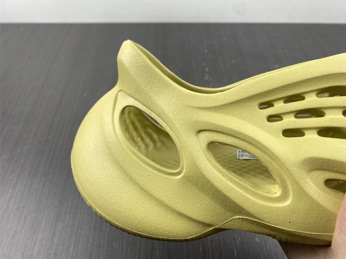 Adidas Yeezy Foam RNNR Sulfur GV BestValue 387