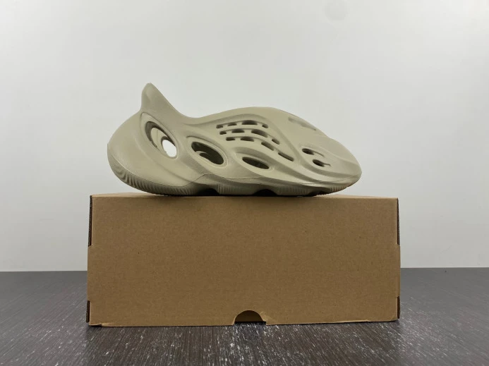 Adidas Yeezy Foam RNR Stone Salt GV TopPick 405