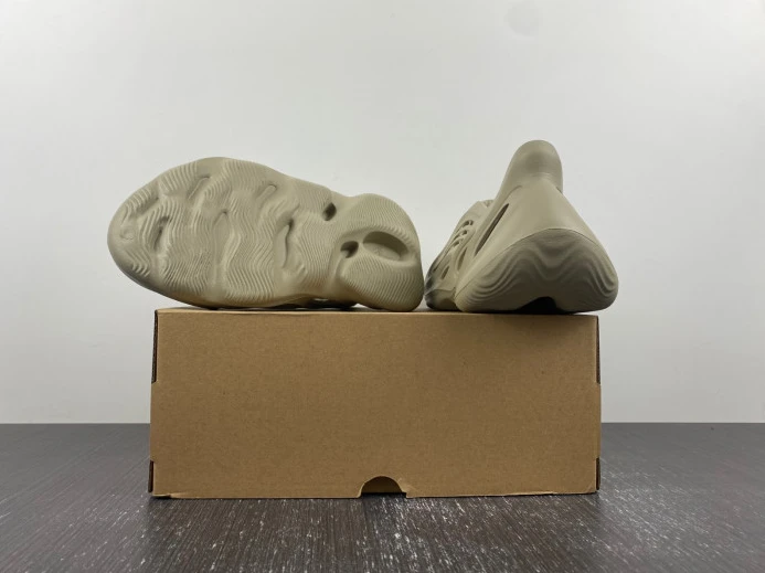 Adidas Yeezy Foam RNR Stone Salt GV TopPick 405