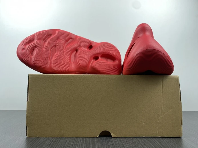 Adidas Yeezy Foam Red CW Comfortable 400