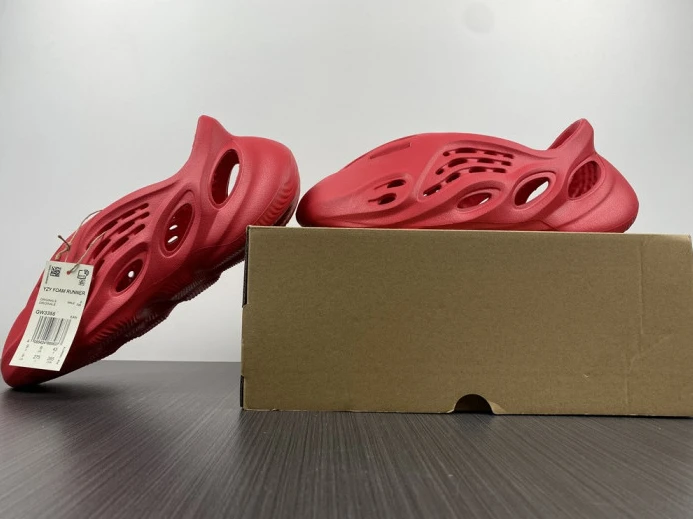 Adidas Yeezy Foam Red CW Comfortable 400