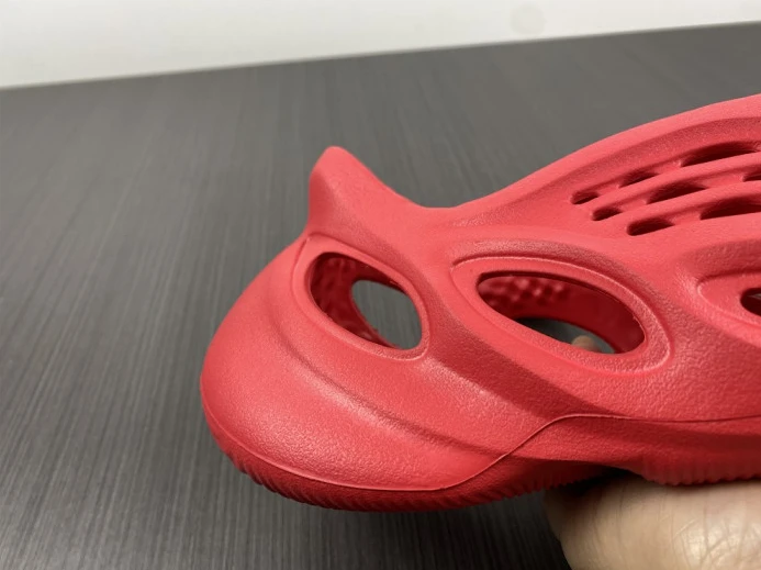 Adidas Yeezy Foam Red CW Comfortable 400