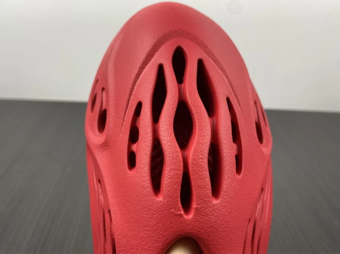Adidas Yeezy Foam Red CW Comfortable 400