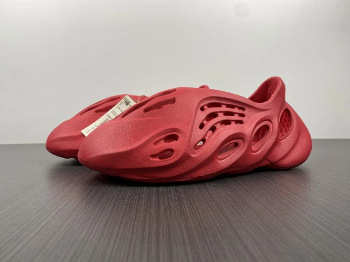 Adidas Yeezy Foam Red CW Comfortable 400