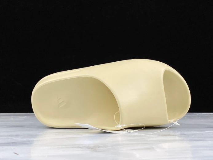 Adidas Yeezy Slide Bone FW ModernLook 485
