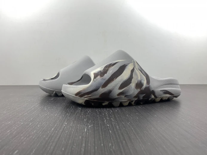 Adidas Yeezy Slide GZ SportInspired 385