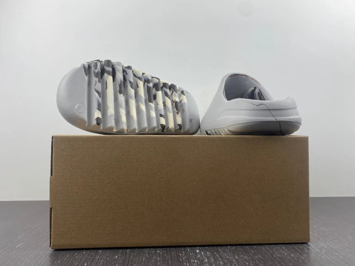 Adidas Yeezy Slide GZ SportInspired 385