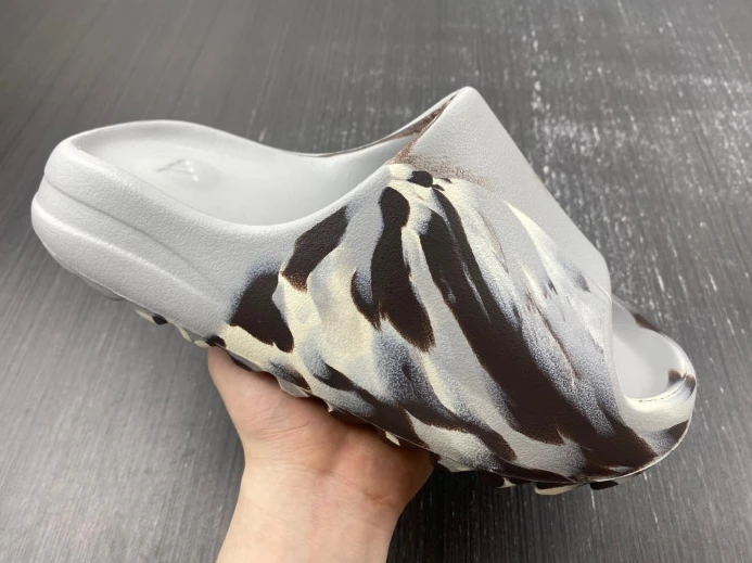 Adidas Yeezy Slide GZ SportInspired 385