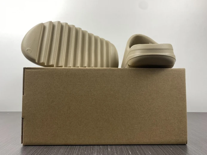 Adidas Yeezy Slide Pure GW StreetReady 407