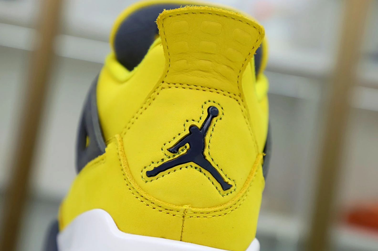 Affordable Kimikick AIR JORDAN AIR JORDAN 4 RETRO 'LIGHTNING' 1992
