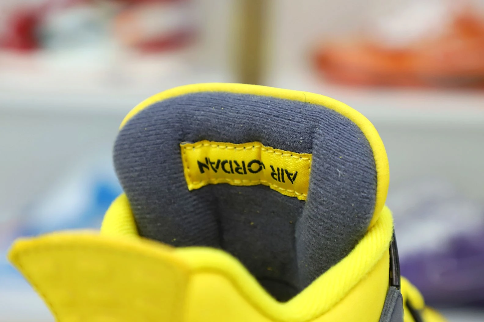 Affordable Kimikick AIR JORDAN AIR JORDAN 4 RETRO 'LIGHTNING' 1992