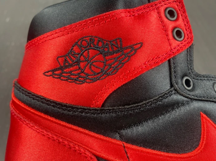 Air Jordan 1 High OG WMNS Satin Bred FD4810- UrbanStyle 752