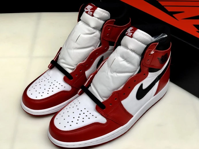 Air Jordan 1 Retro High OG "Chicago" 555088- AllSeason 921