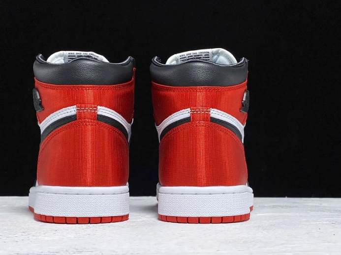 Air Jordan 1 Retro High Satin Black Toe CD0461- Popular 910
