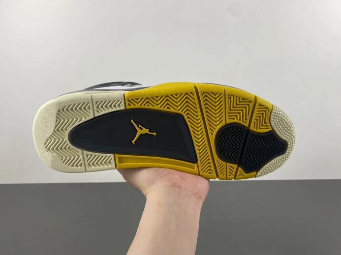 Air Jordan 4 WNNS Vivid Sulfur AQ9129- DailyWear 622