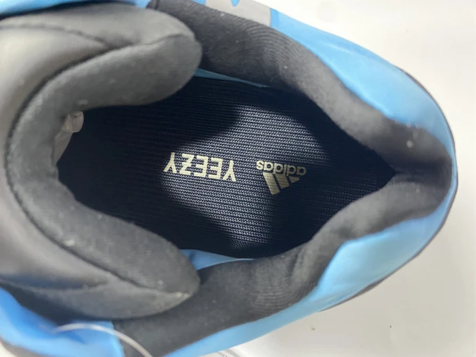 AllSeason ADIDAS Yeezy Boost 700 MNVN 'Bright Cyan' GZ 374