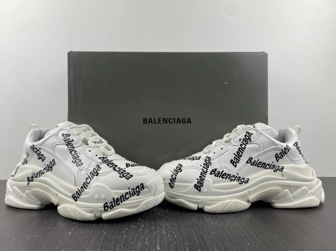 AllSeason BLCG TRIPLE S SNEAKER 536737 W2FAB 2357