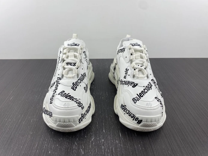 AllSeason BLCG TRIPLE S SNEAKER 536737 W2FAB 2357