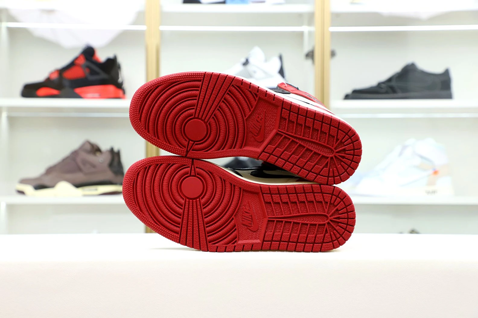 AllSeason Kimikick AIR JORDAN 1 RETRO HIGH OG 'BRED TOE' 2008