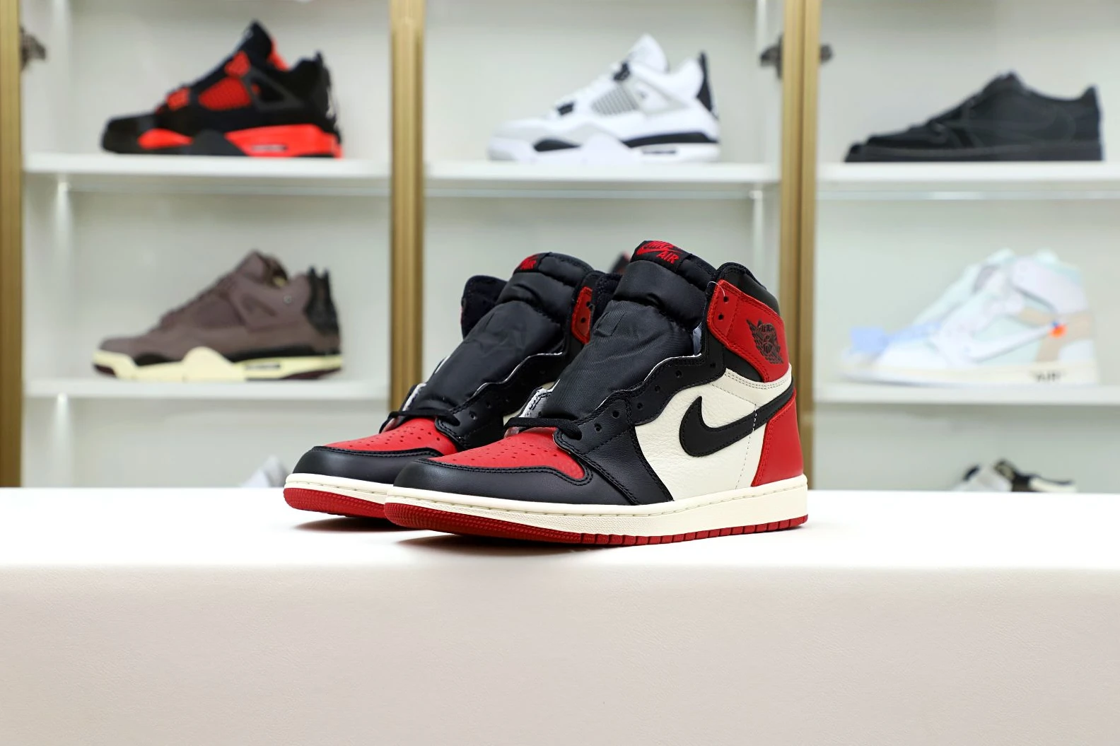 AllSeason Kimikick AIR JORDAN 1 RETRO HIGH OG 'BRED TOE' 2008