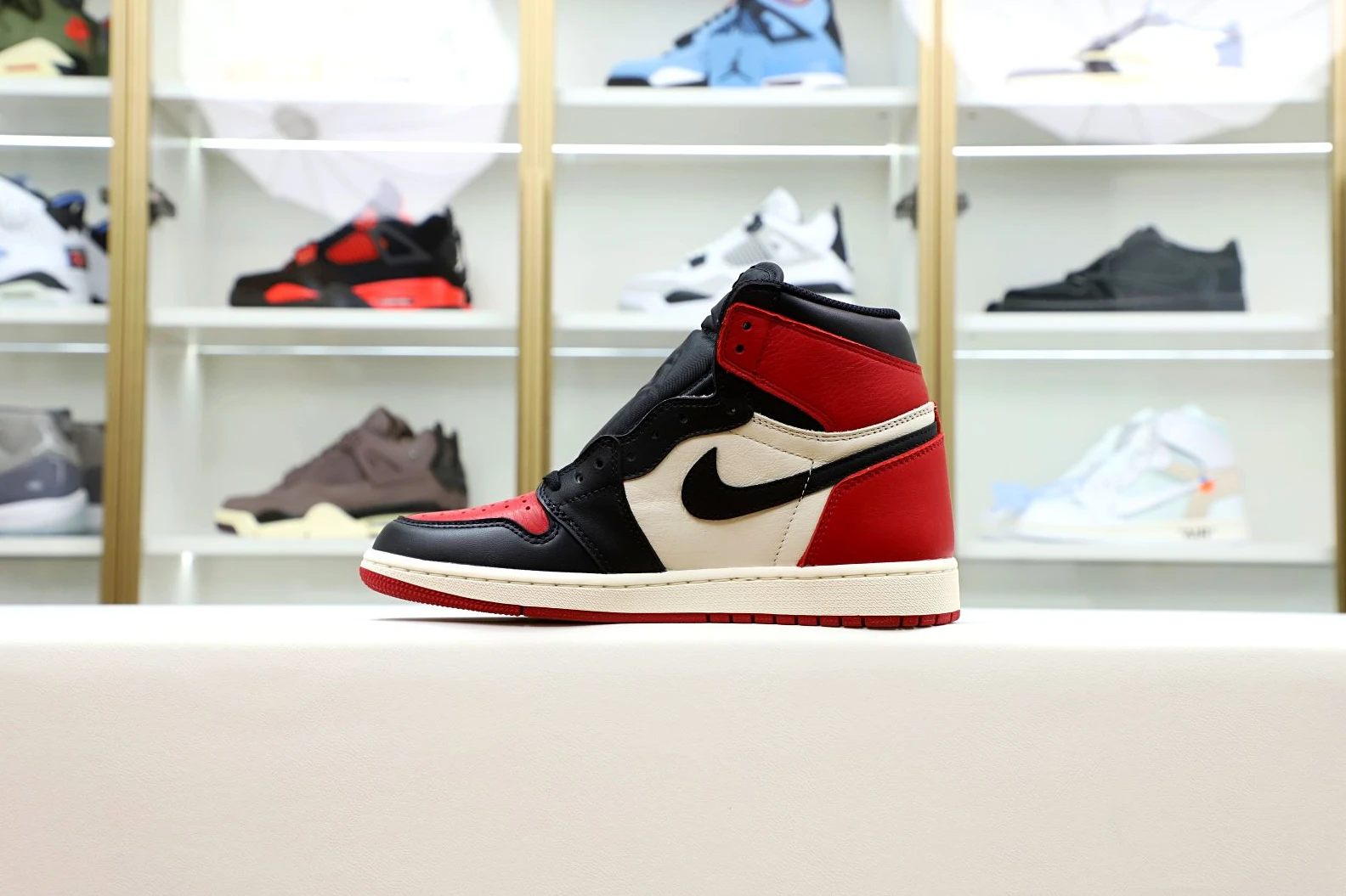 AllSeason Kimikick AIR JORDAN 1 RETRO HIGH OG 'BRED TOE' 2008