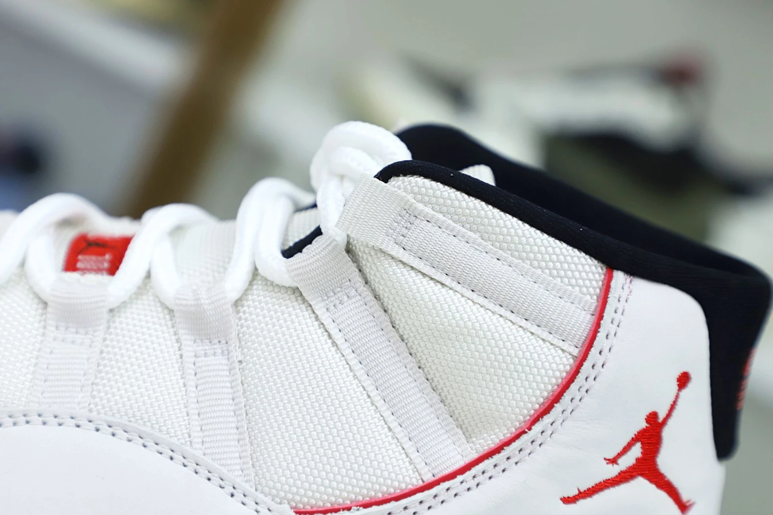 AllSeason Kimikick AIR JORDAN 11 XI RETRO PLATINUM TINT 2014