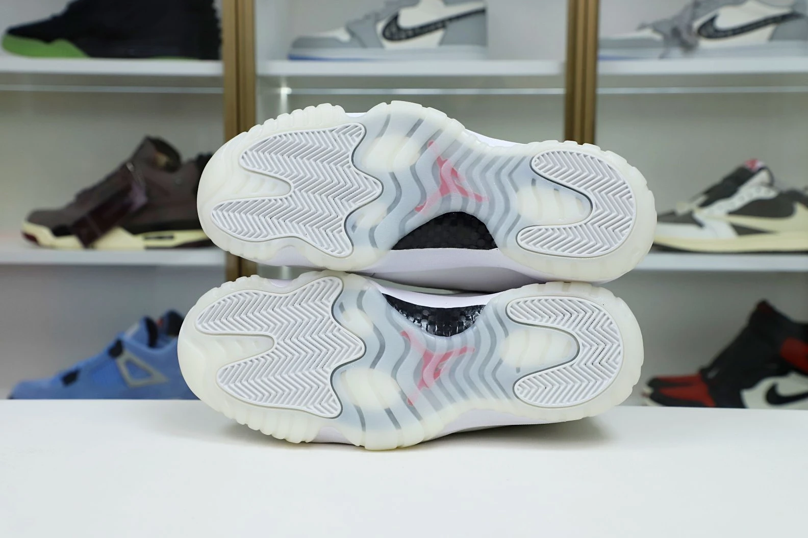 AllSeason Kimikick AIR JORDAN 11 XI RETRO PLATINUM TINT 2014