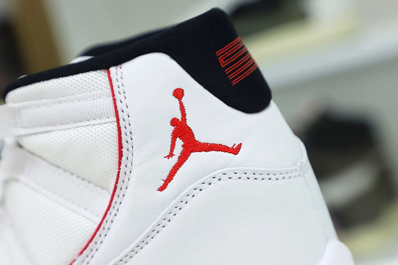 AllSeason Kimikick AIR JORDAN 11 XI RETRO PLATINUM TINT 2014
