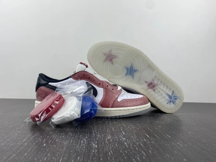 AllSeason TROPHY ROOM X AIR JORDAN 1 LOW OG 'RED BLACK' FN0432- 749