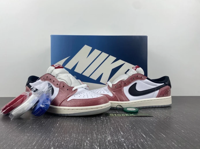 AllSeason TROPHY ROOM X AIR JORDAN 1 LOW OG 'RED BLACK' FN0432- 749