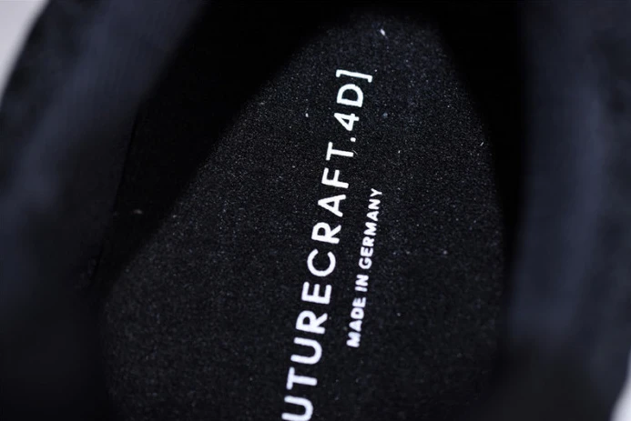 AllSeason ad*s futurecraft 4d black b 200