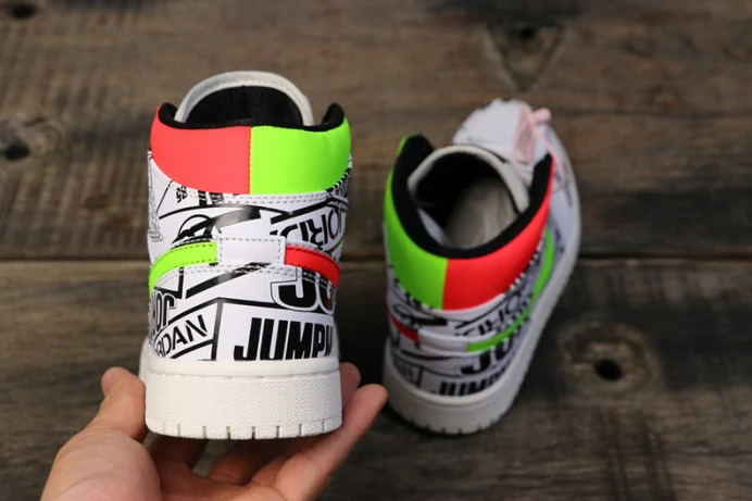AllSeason air jordan 1 mid all-over logos 554724- 1289