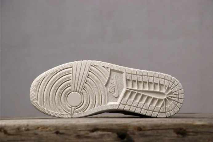 AllSeason air jordan 1 mid all-over logos 554724- 1289