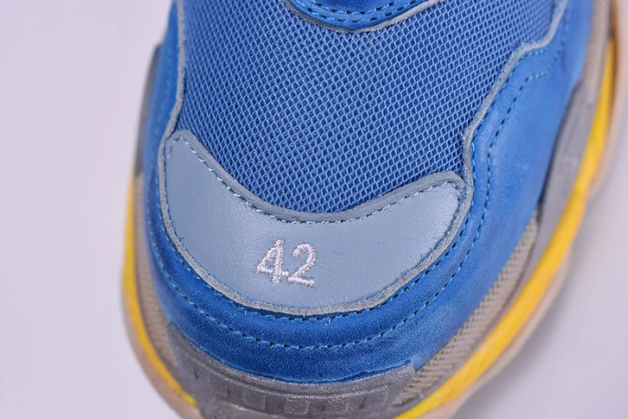AllSeason triples trainer sneakers 2037