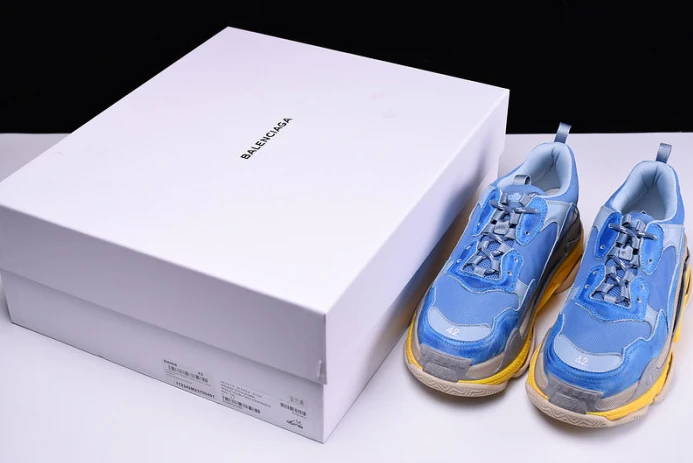 AllSeason triples trainer sneakers 2037