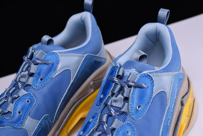 AllSeason triples trainer sneakers 2037
