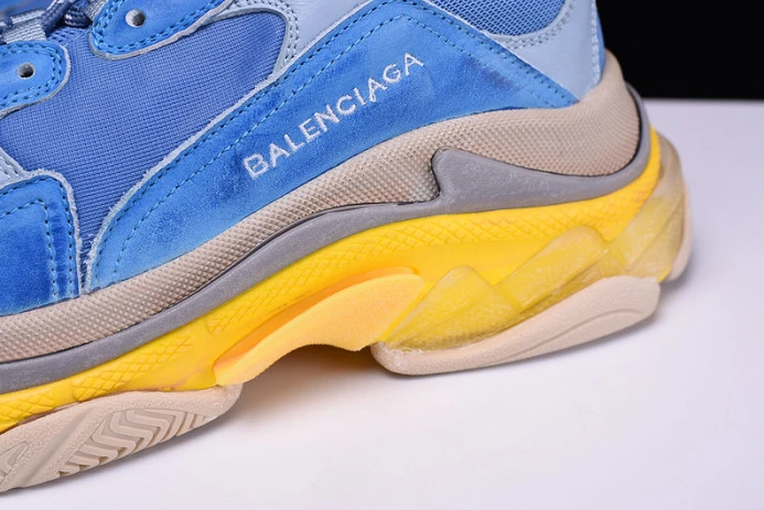 AllSeason triples trainer sneakers 2037