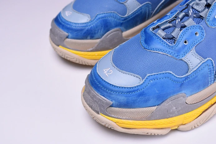 AllSeason triples trainer sneakers 2037