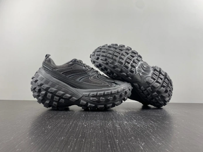 BLCG DEFENDER SNEAKER 685613 W2RA6 SportInspired 2423