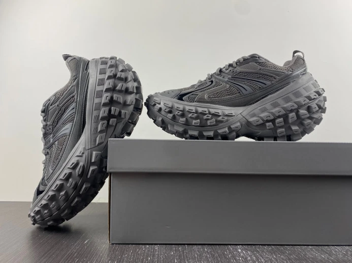 BLCG DEFENDER SNEAKER 685613 W2RA6 SportInspired 2423