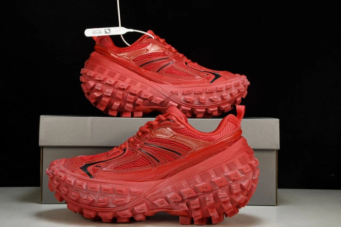 BLCG DEFENDER SNEAKER 685613 W2RAA WellDesigned 2428