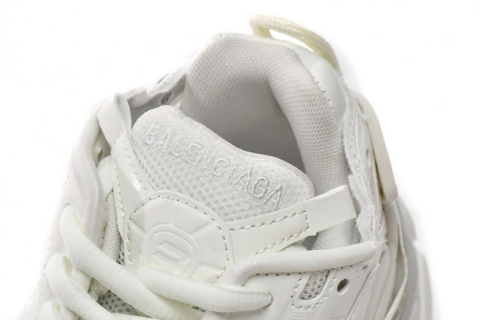 BLCG RUNNER SNEAKER 677402 23RC6 WellDesigned 2706