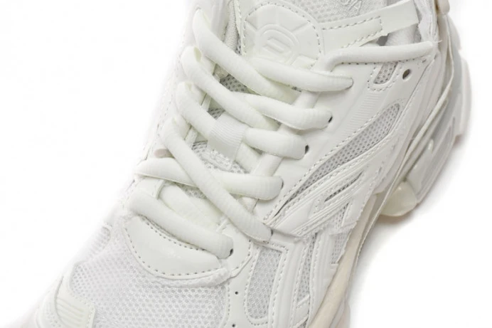 BLCG RUNNER SNEAKER 677402 23RC6 WellDesigned 2706