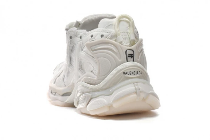 BLCG RUNNER SNEAKER 677402 23RC6 WellDesigned 2706
