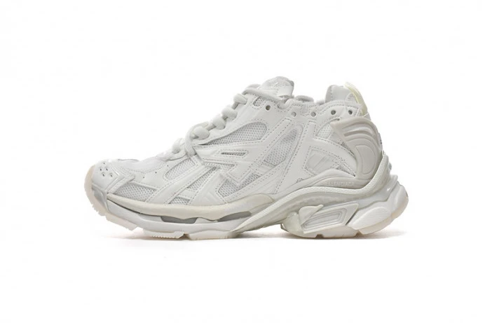 BLCG RUNNER SNEAKER 677402 23RC6 WellDesigned 2706