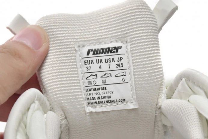 BLCG RUNNER SNEAKER 677402 23RC6 WellDesigned 2706