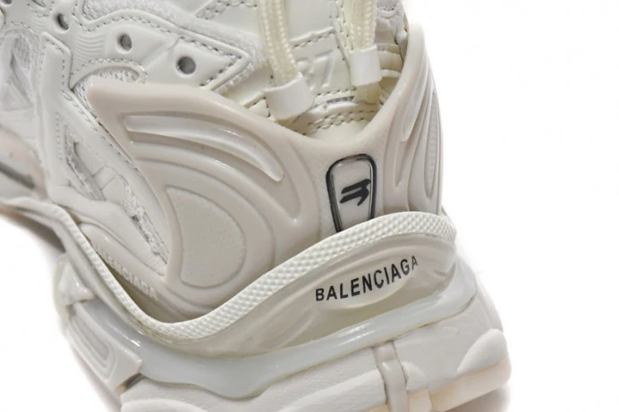 BLCG RUNNER SNEAKER 677402 23RC6 WellDesigned 2706